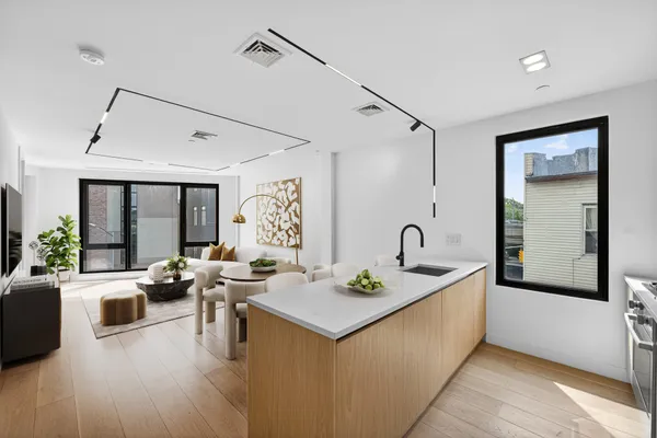 $6,450 | 61 North Henry Street, Unit 3 | Greenpoint