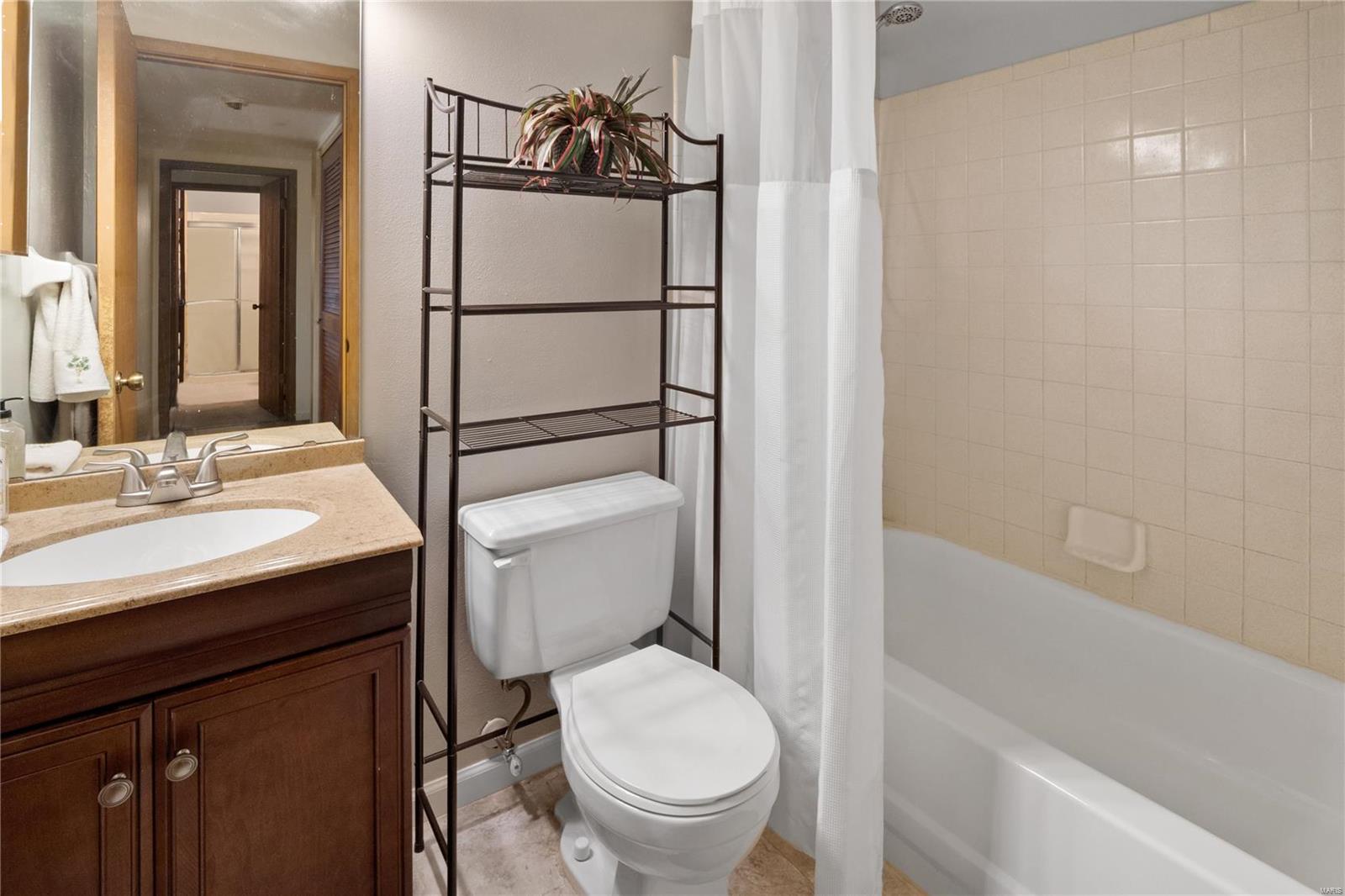 708 Ridgeside Drive, Unit J Ballwin, MO 63021 - Photo 14 of 20 Gallery Image 14
