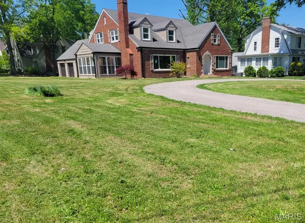 $750,000 | 803 North Kirkwood Road, Kirkwood, MO 63122