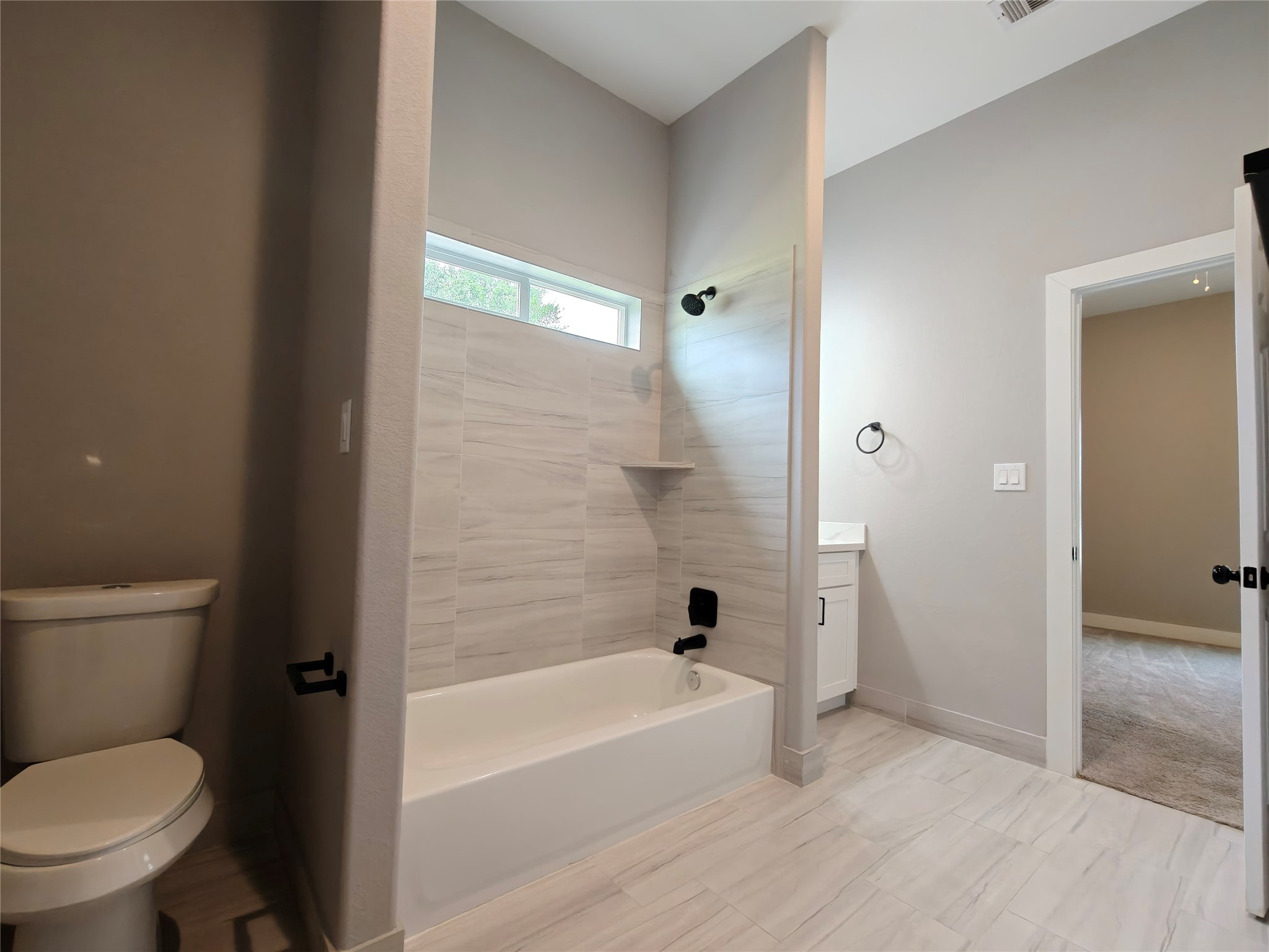 4124 Vaughn Street, Unit B Houston, TX 77016 - Photo 13 of 19 a bathroom with a toilet and a bathtub