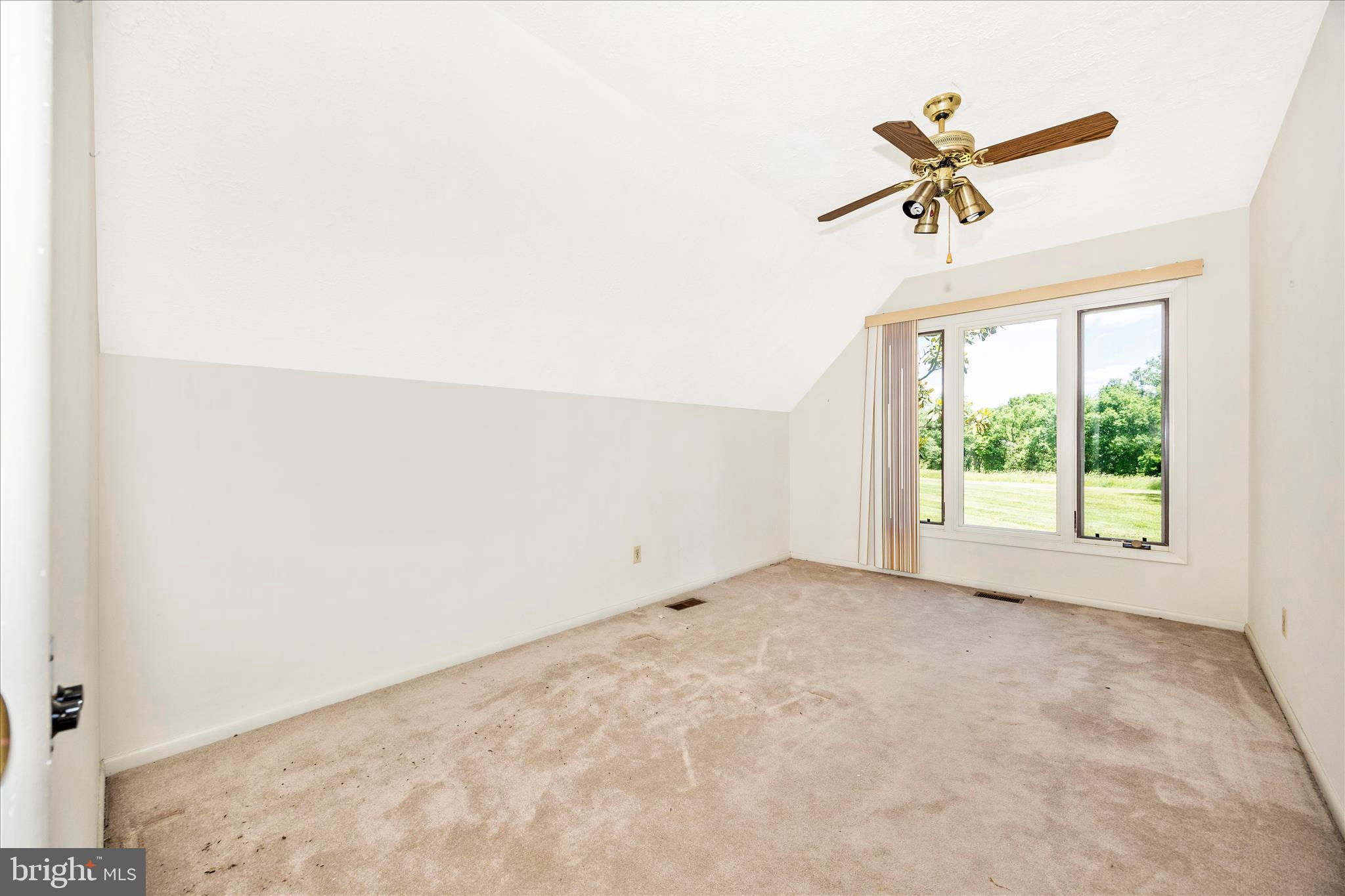 18810 Wasche Road Dickerson, MD 20842 - Photo 29 of 68 Upper Bedroom 3