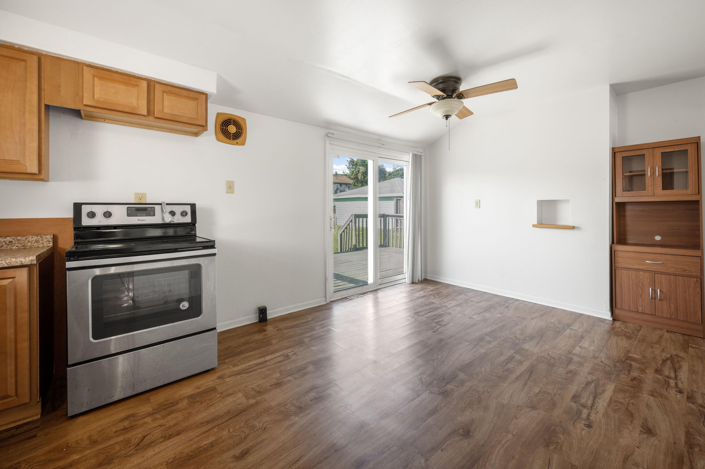 7719 West Winfield Avenue Milwaukee, WI 53218 - Photo 6 of 19 22_ElizabethKrier_DSC6958