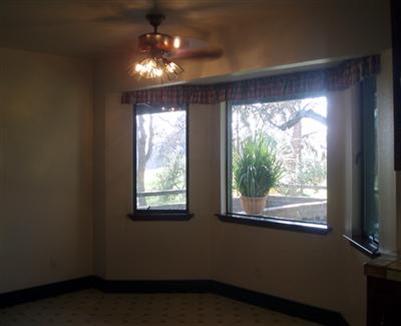 10580 Millerton Road Clovis, CA 93619 - Photo 26 of 45 Kitchen eating area looks out to front Courtyard.
