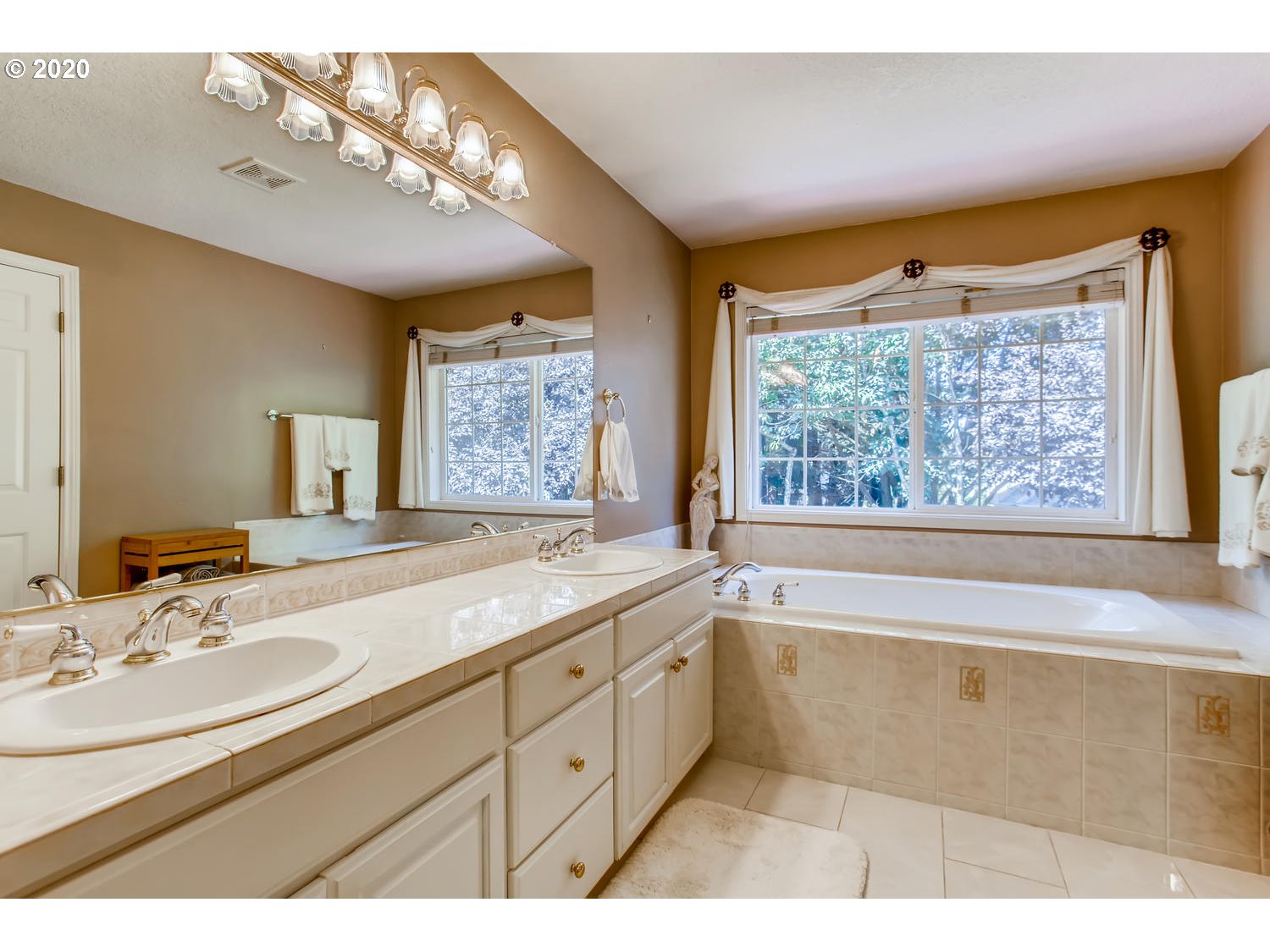 8301 Southwest Sunstone Loop Beaverton, OR 97007 - Photo 19 of 31 Bathroom, Attached