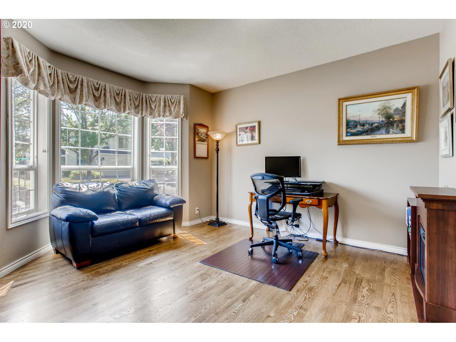 8301 Southwest Sunstone Loop Beaverton, OR 97007 - Photo 6 of 31 Living Room