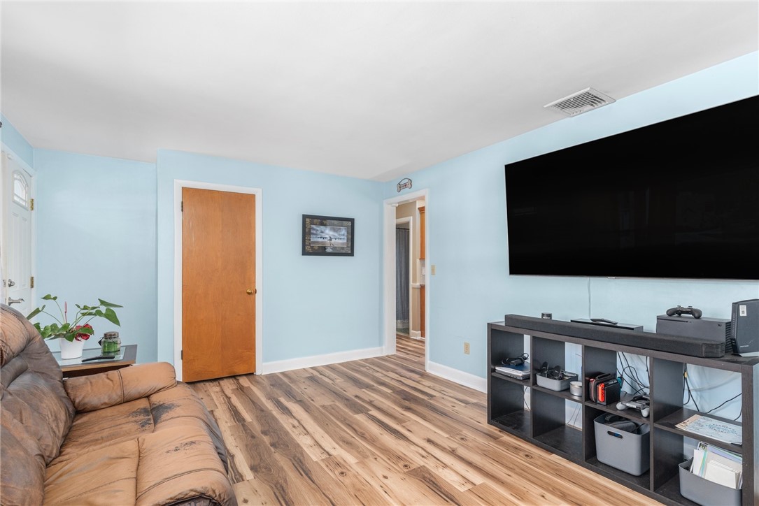 30 Farnum Road Warwick, RI 02888 - Photo 8 of 18