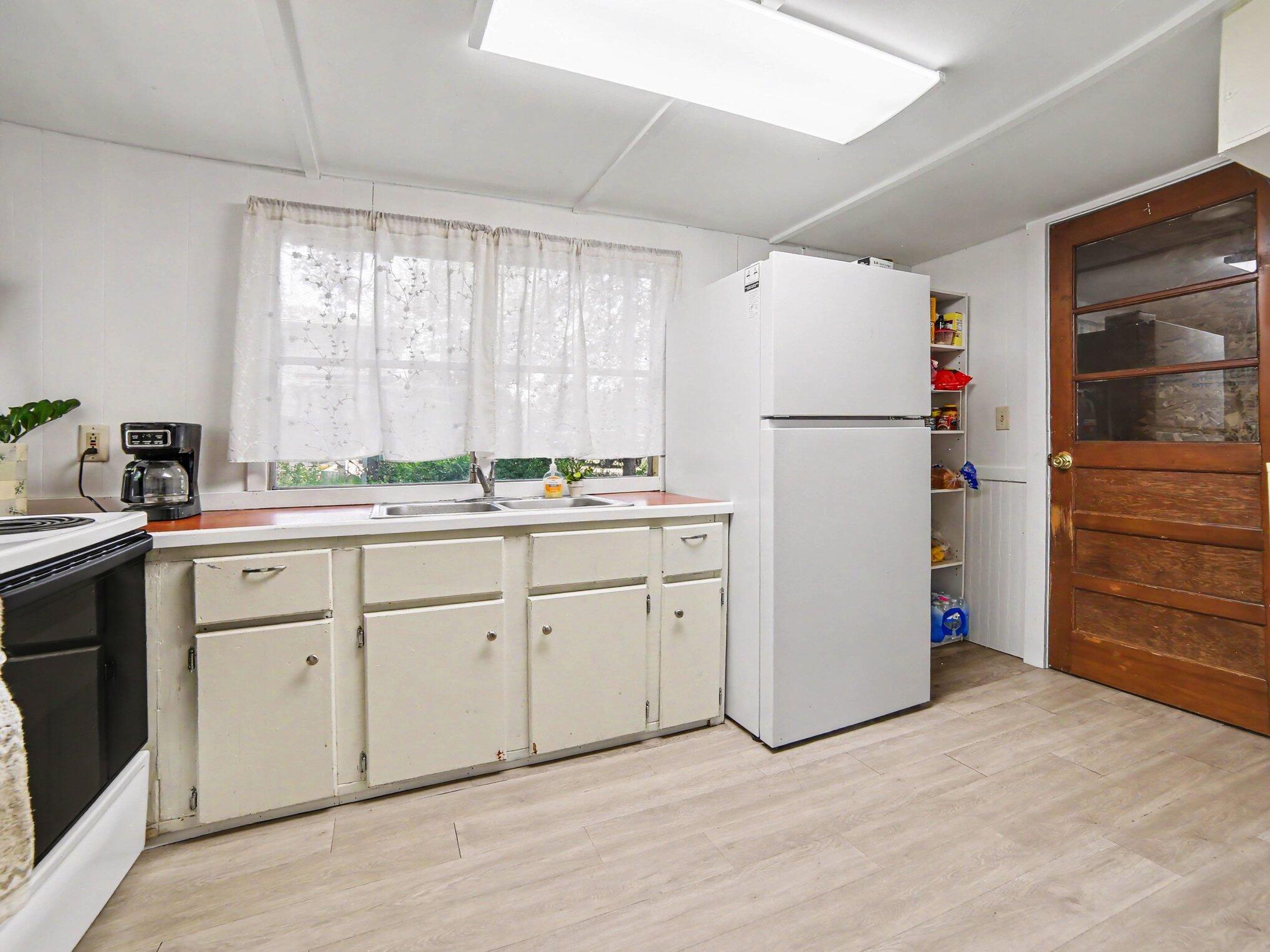 5648 West Johnson Road Ludington, MI 49431 - Photo 12 of 22 Kitchen