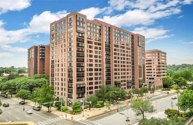 $2,650 | 4 Martine Avenue, Unit PH118, White Plains, NY 10606