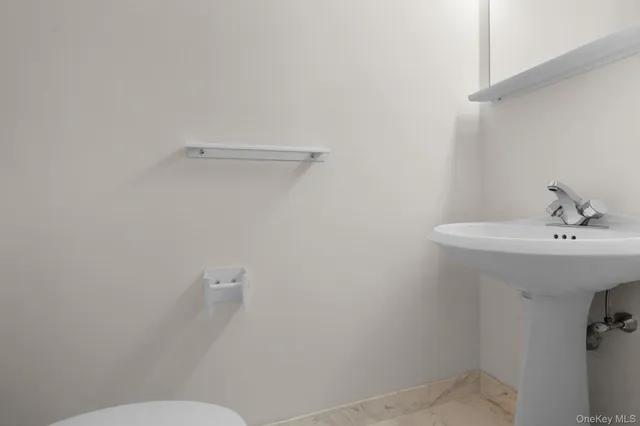 $2,650 | 4 Martine Avenue, Unit PH118, White Plains, NY 10606