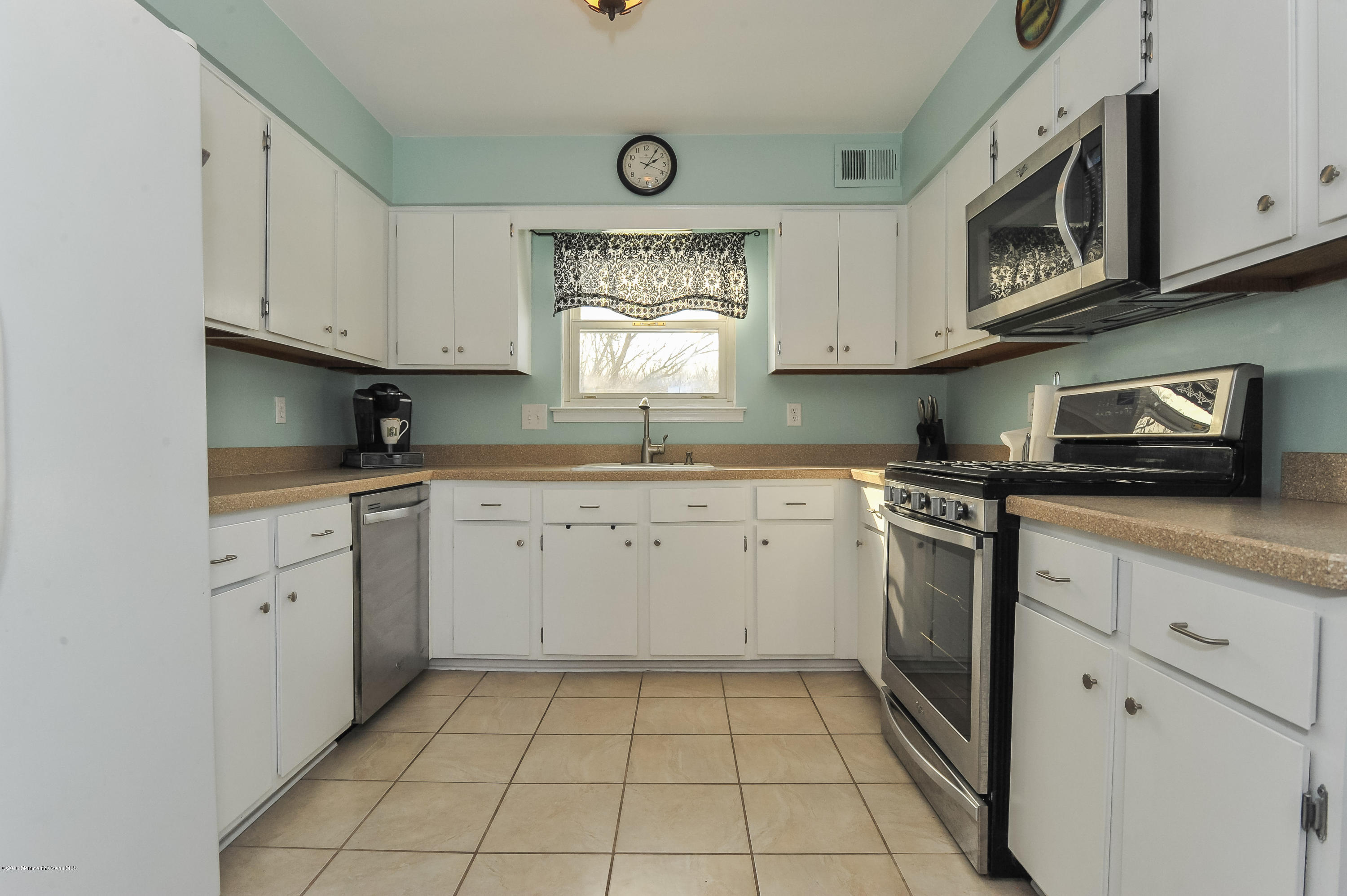 42 Hedgewood Road Howell, NJ 07731 - Photo 15 of 37 DSC_0778-16