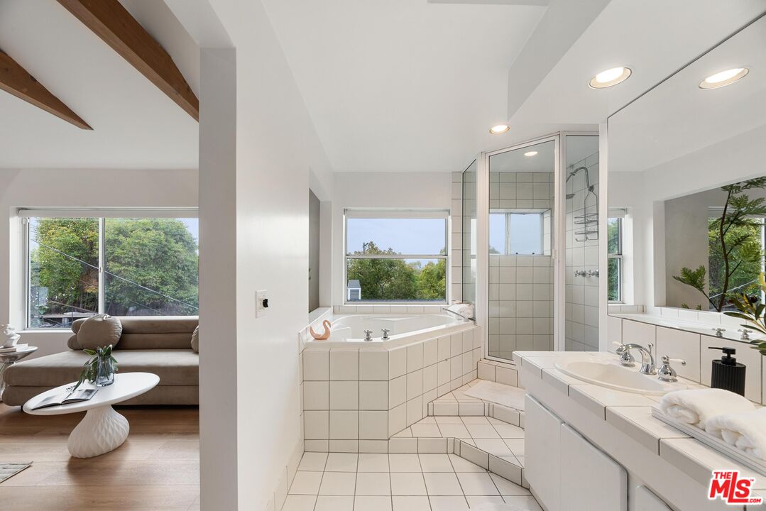 4041 Davana Road Sherman Oaks, CA 91423 - Photo 14 of 28