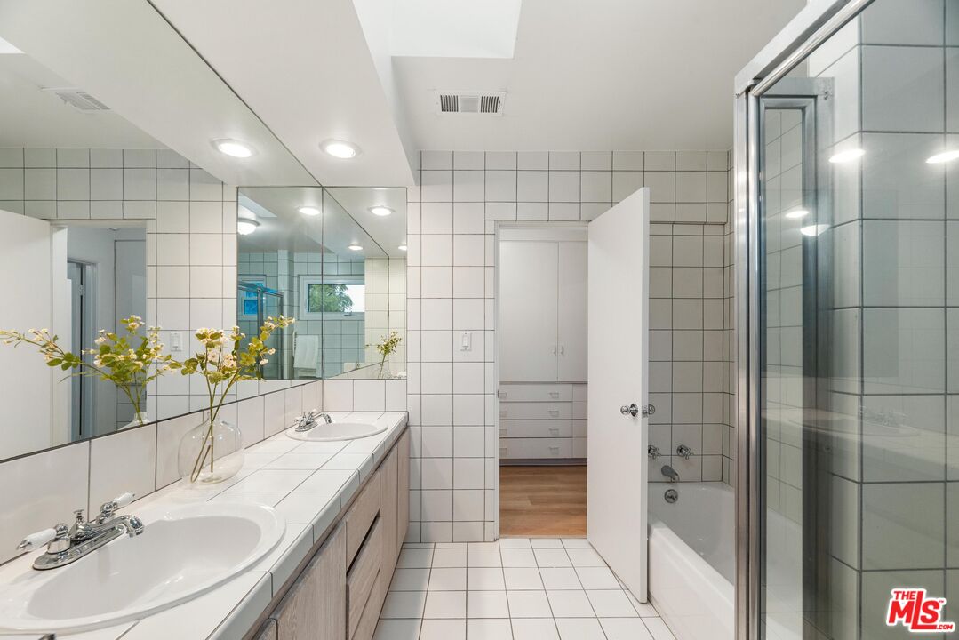 4041 Davana Road Sherman Oaks, CA 91423 - Photo 19 of 28