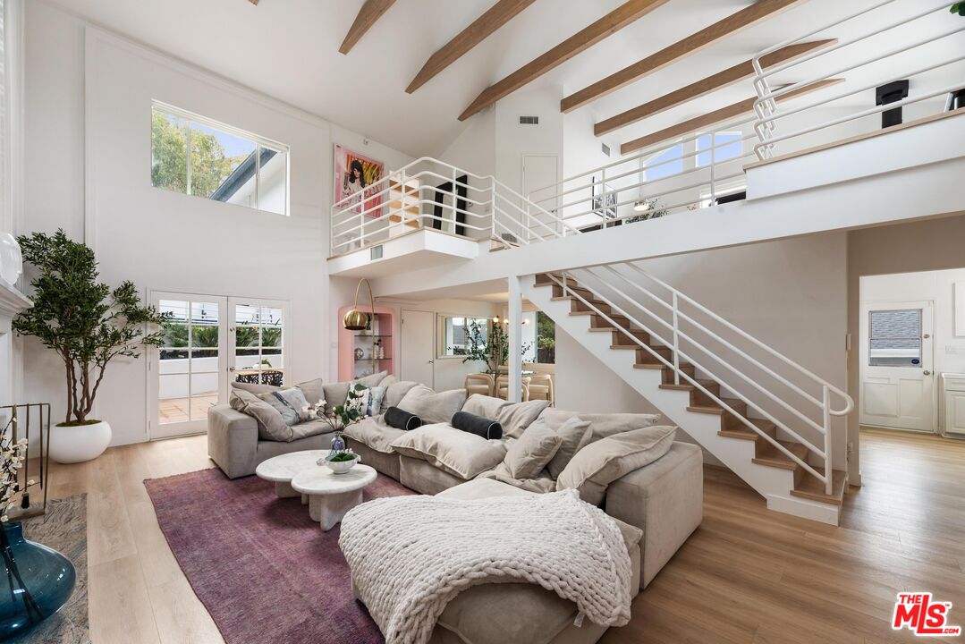 4041 Davana Road Sherman Oaks, CA 91423 - Photo 2 of 28