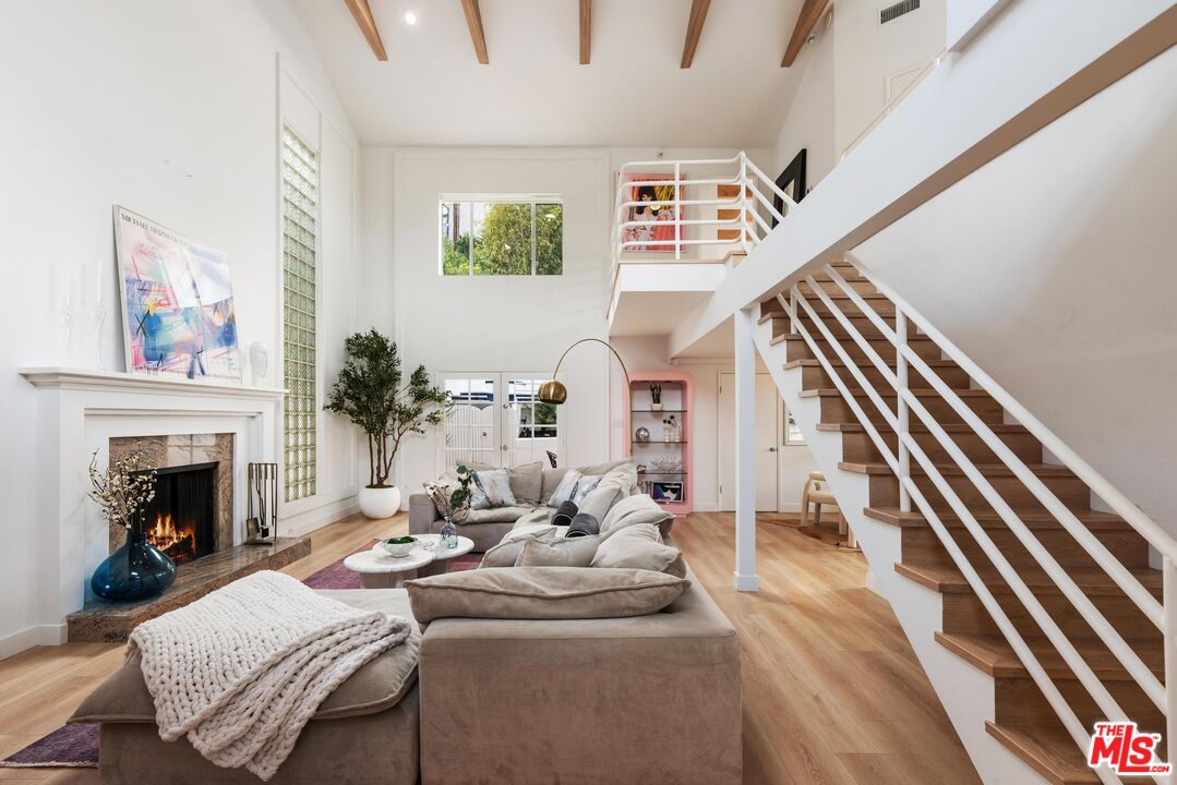 4041 Davana Road Sherman Oaks, CA 91423 - Photo 4 of 28