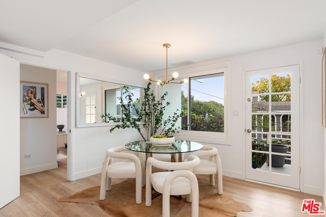 4041 Davana Road Sherman Oaks, CA 91423 - Photo 5 of 28