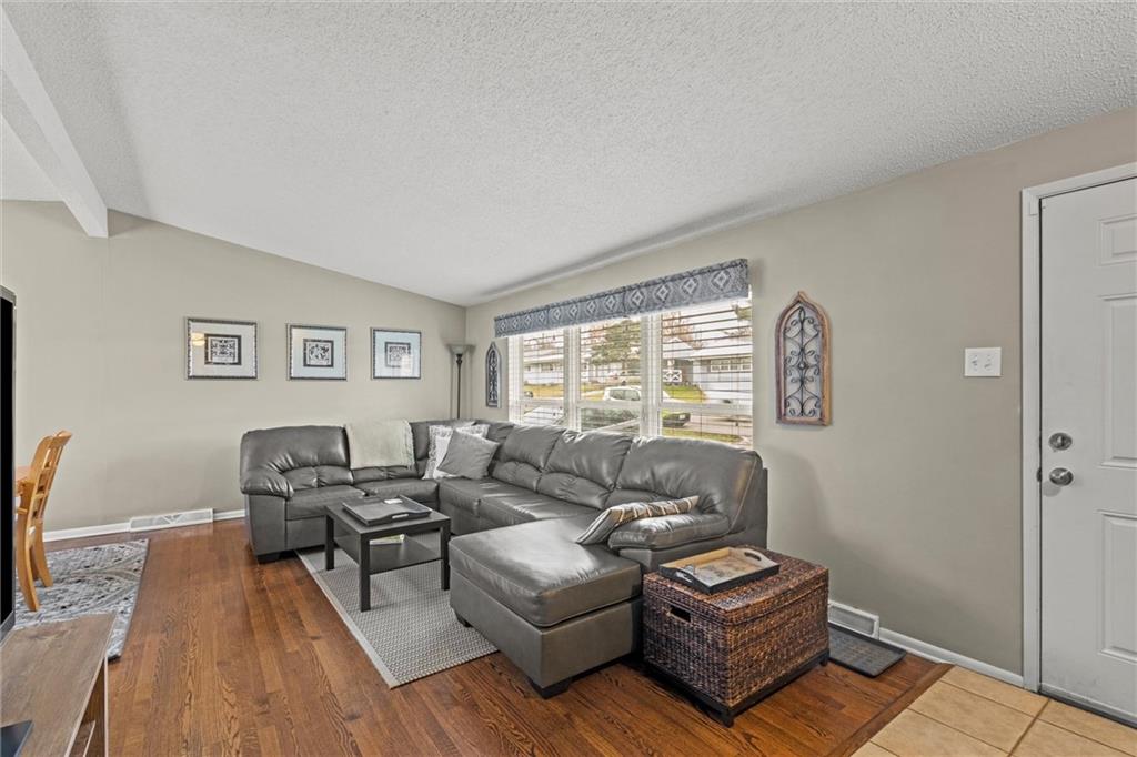 809 Cimmarron Trail Belton, MO 64012 - Photo 5 of 29