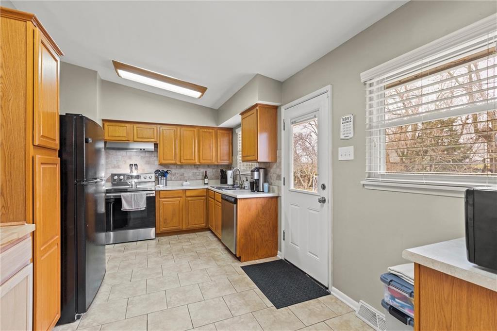 809 Cimmarron Trail Belton, MO 64012 - Photo 10 of 29