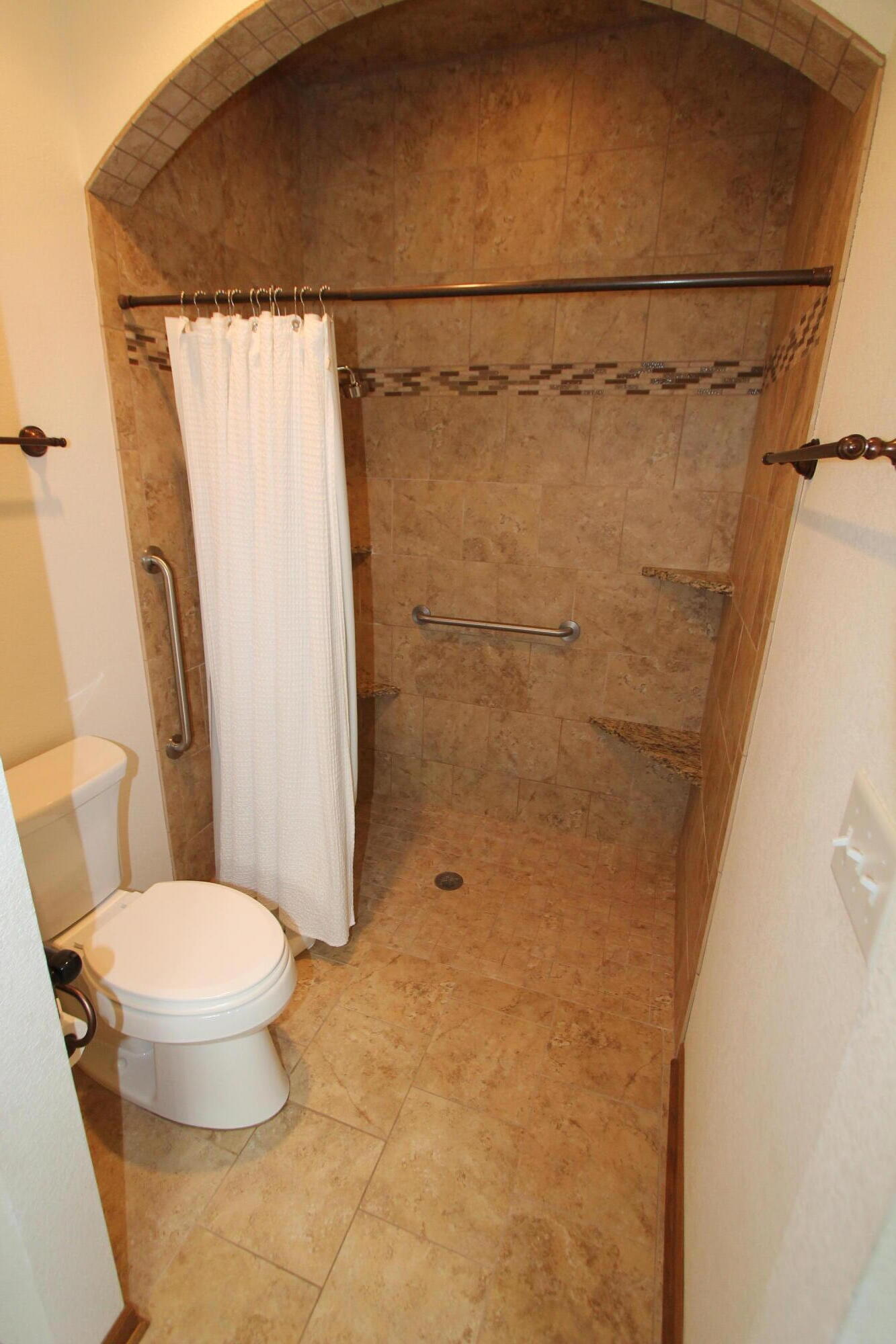 253 Settlement Drive Rochester, WI 53105 - Photo 15 of 31 Primary Bathroom