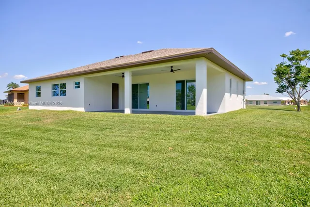 a view of a house with a backyard