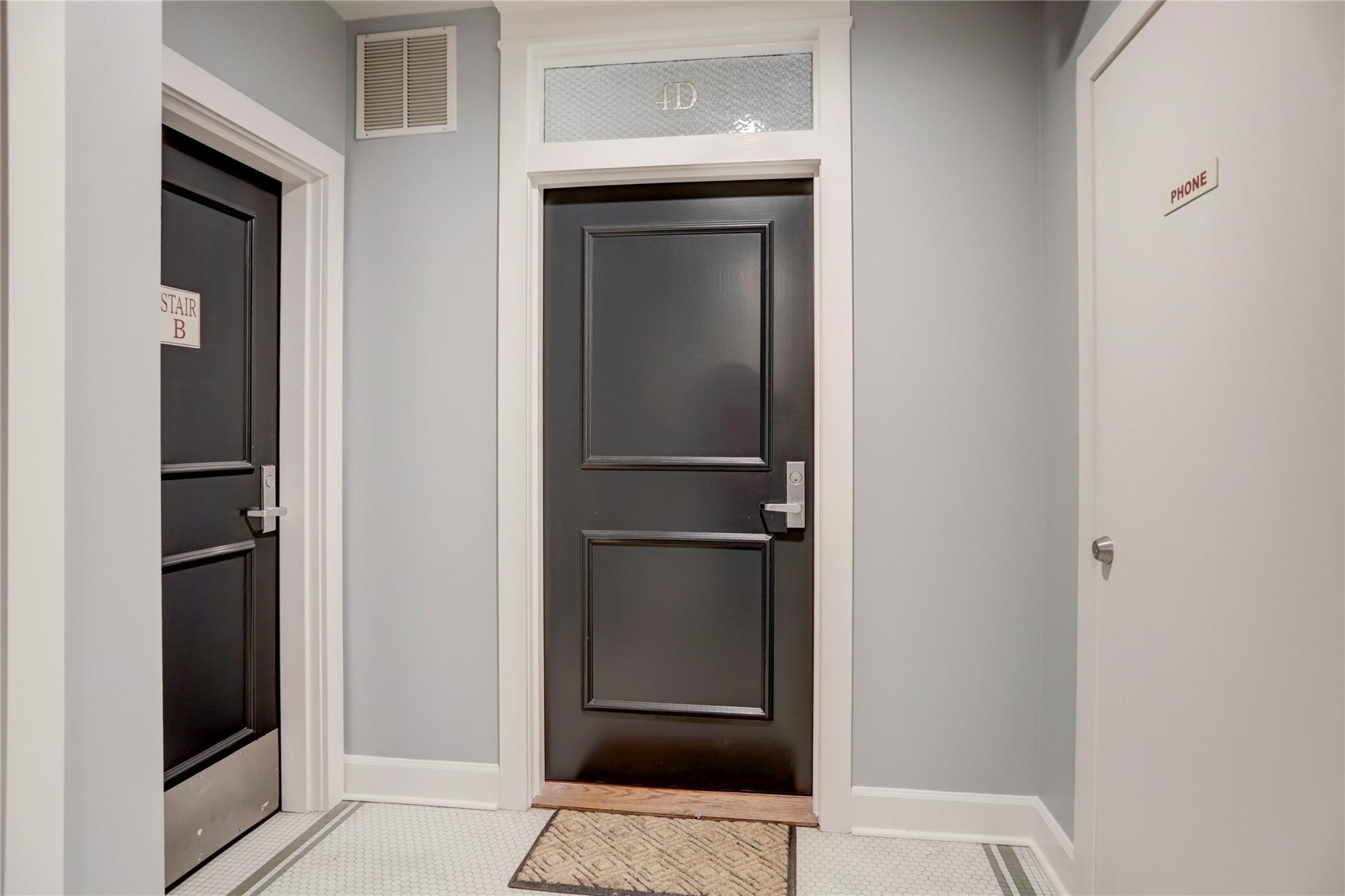 204 Travis Street, Unit 4D Houston, TX 77002 - Photo 11 of 22 a area with closet