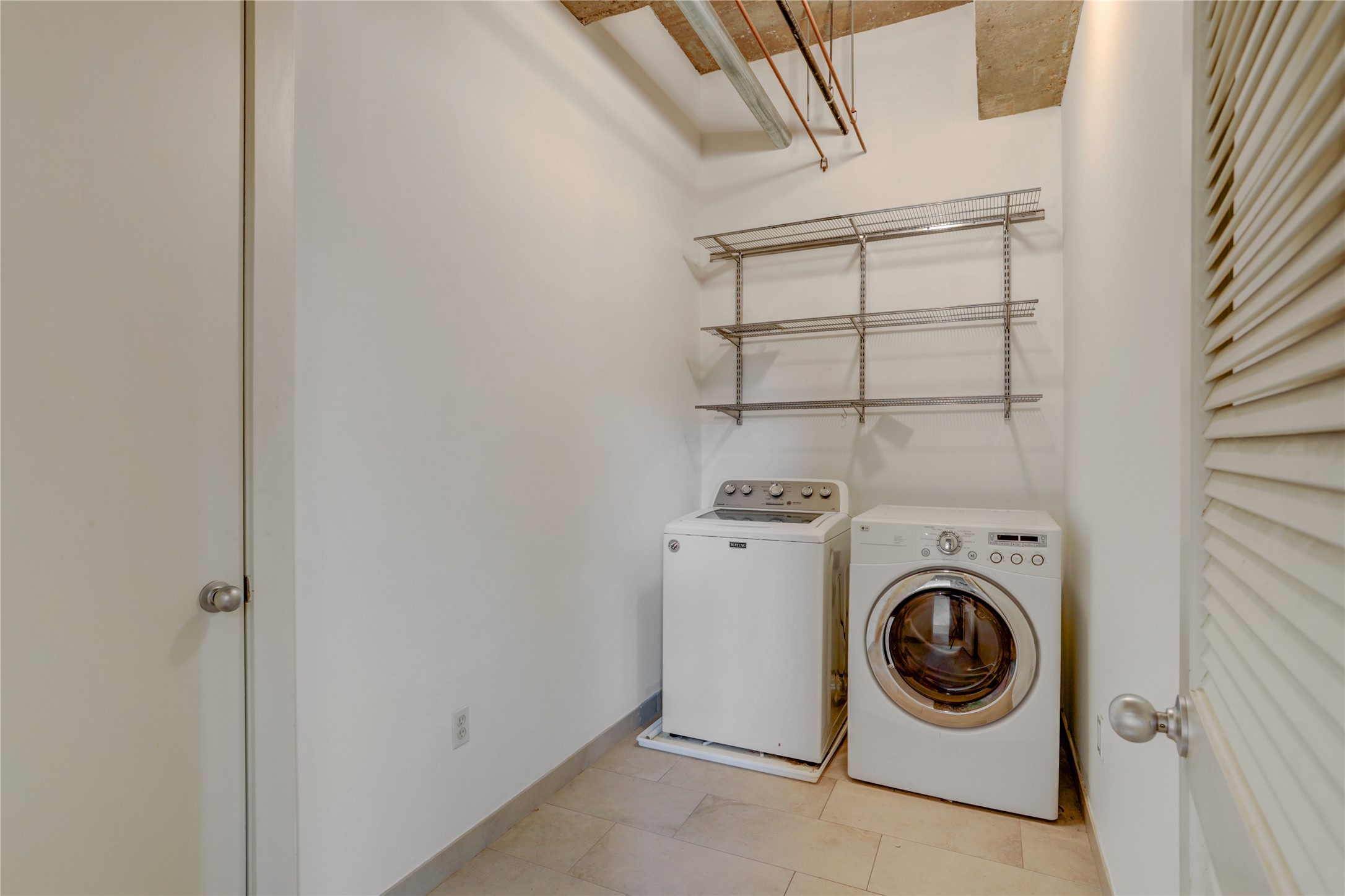 204 Travis Street, Unit 4D Houston, TX 77002 - Photo 9 of 22 a utility room with dryer and washer
