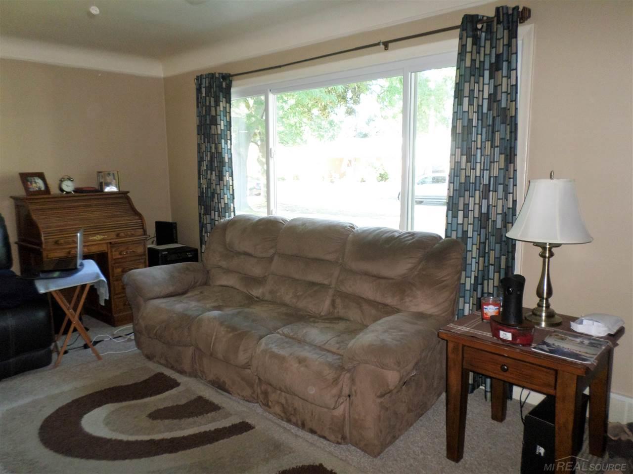 27064 Jean Road Warren, MI 48093 - Photo 15 of 23 31358844-14.JPG