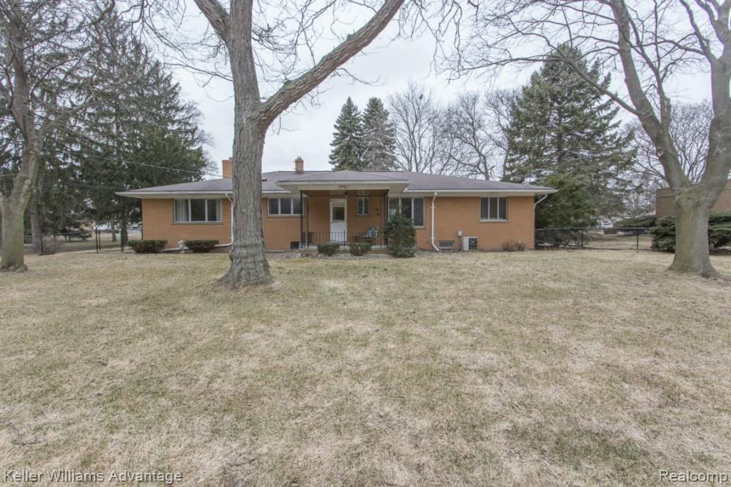 16702 Farmington Road Livonia, MI 48154 - Photo 27 of 32 38-Farmington_16702.jpg