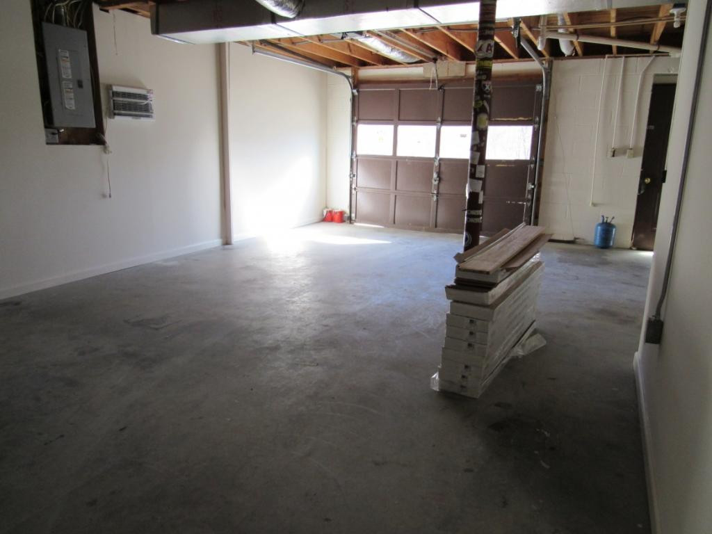 60 Snake Road Mosheim, TN 37818 - Photo 19 of 26 Garage