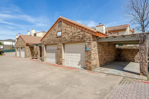 $220,000 | 6504 Hickock Drive, Unit 6D, Fort Worth, TX 76116