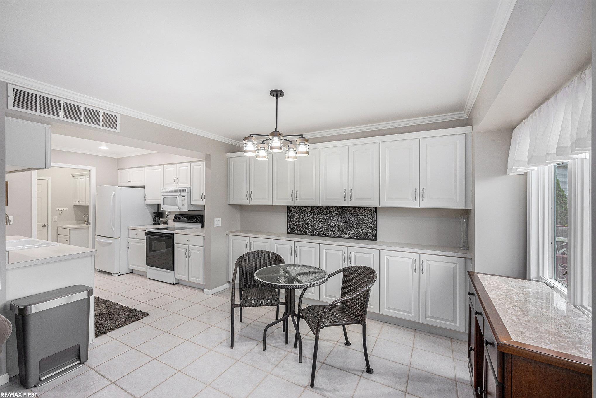 651 Pointe Tremble Road Algonac, MI 48001 - Photo 5 of 23 50156375-35dfcda3-5d98-4bdb-b213-f32488363f83.JPG