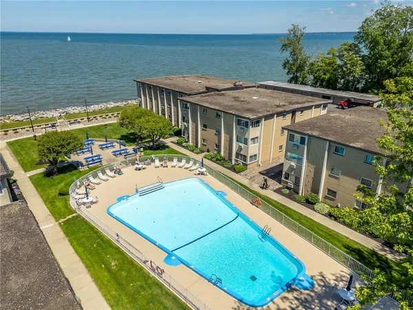 $129,900 | 304 Westage At The Harbor, Irondequoit, NY 14617