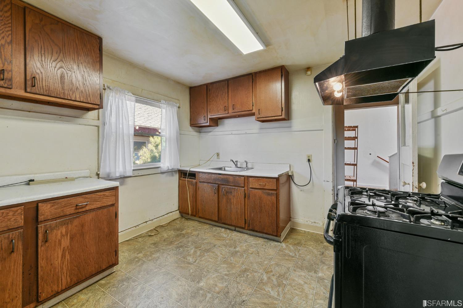 2437 Acton Street Berkeley, CA 94702 - Photo 15 of 36