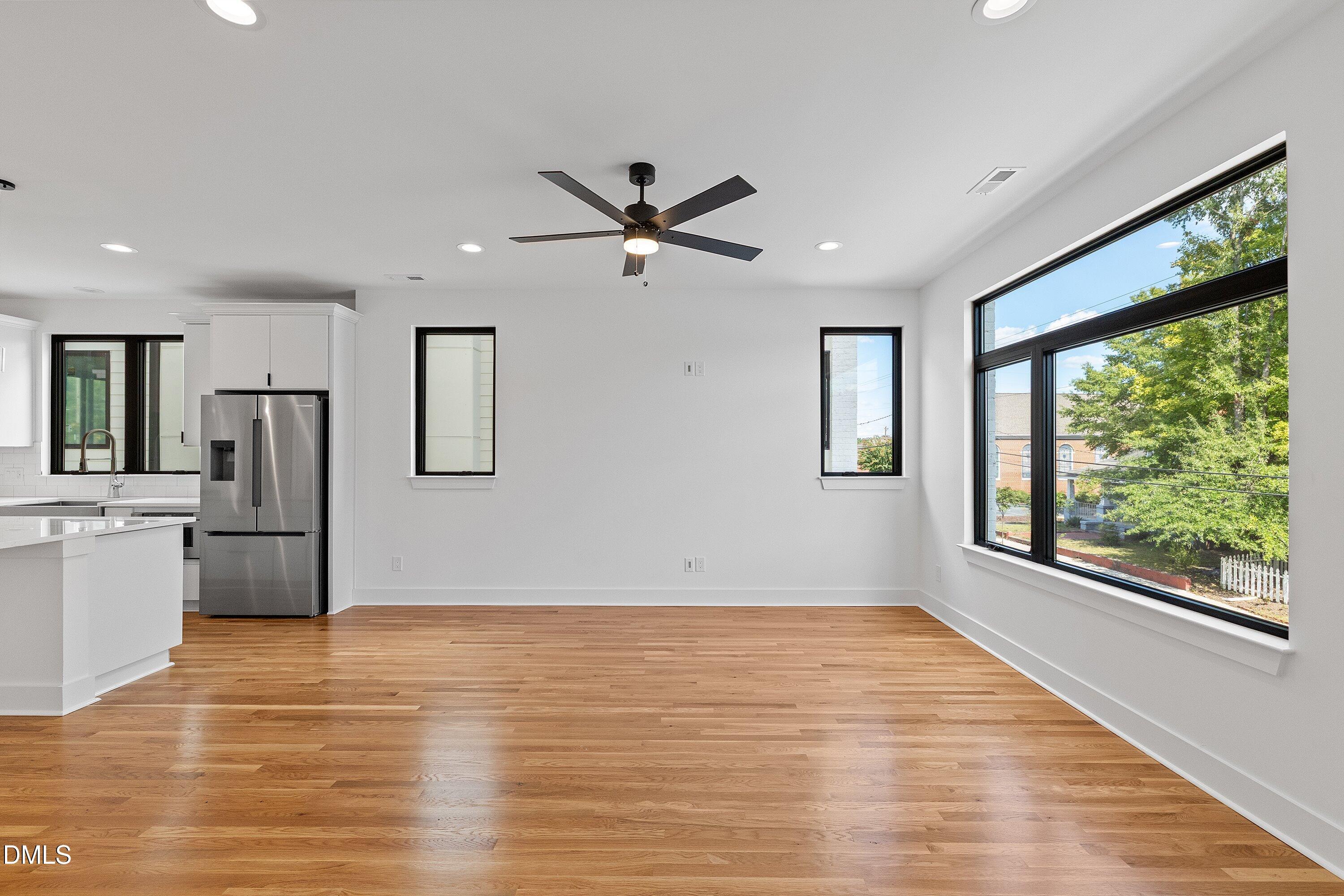 805 North Roxboro Street Durham, NC 27701 - Photo 19 of 76 LIVING ROOM