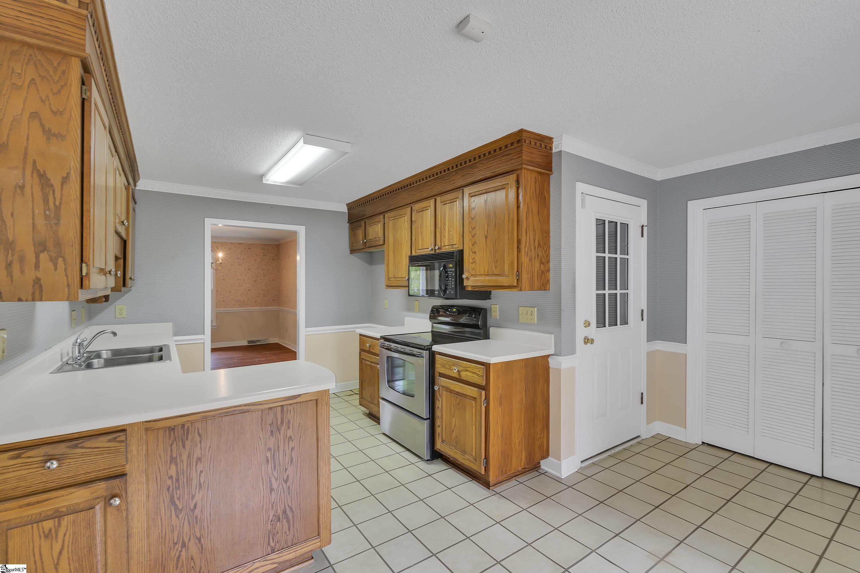 210 Spring Forest Road Greenville, SC 29615 - Photo 8 of 25