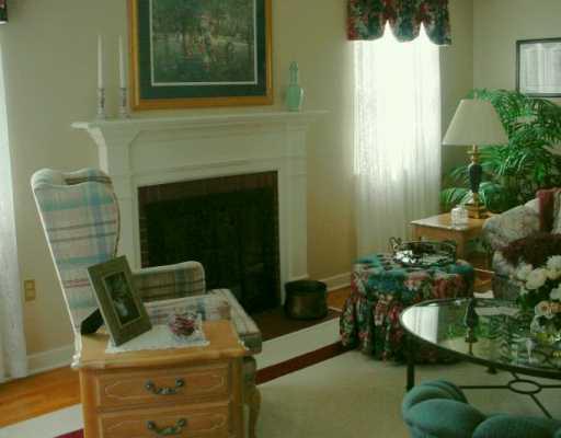 2286 Reis Run Road Franklin Park, PA 15237 - Photo 7 of 8 Living Room.