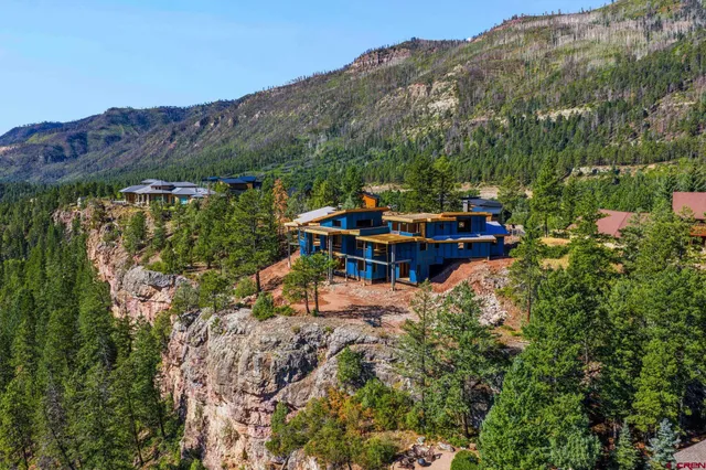 a view of a houses with a yard