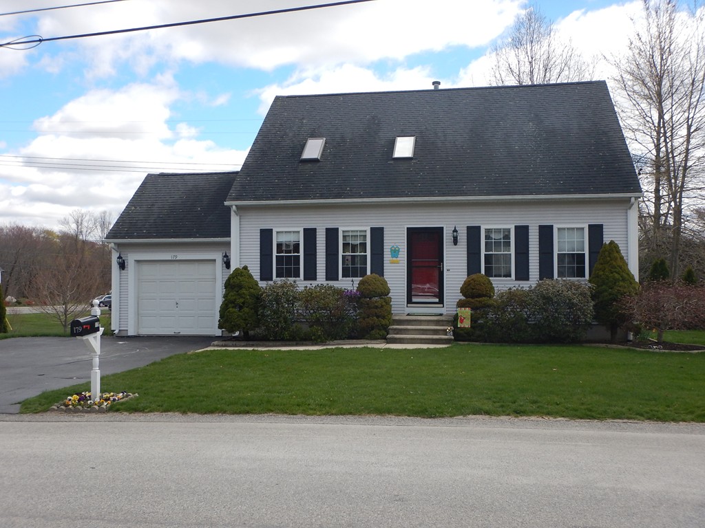 179 Lonsdale Farm Road Cumberland, RI 02864 - Photo 1 of 30 Gallery Image 1