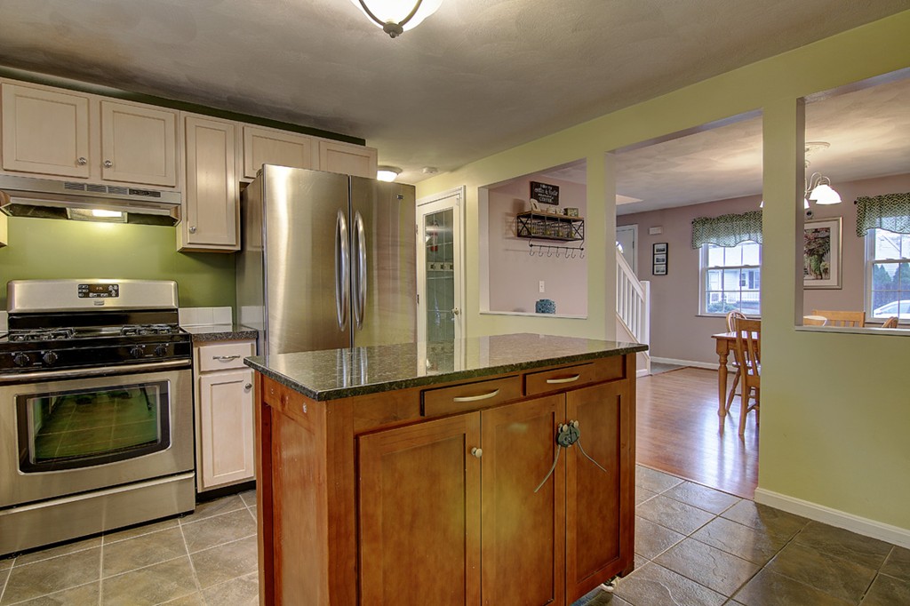 179 Lonsdale Farm Road Cumberland, RI 02864 - Photo 17 of 30 Gallery Image 17