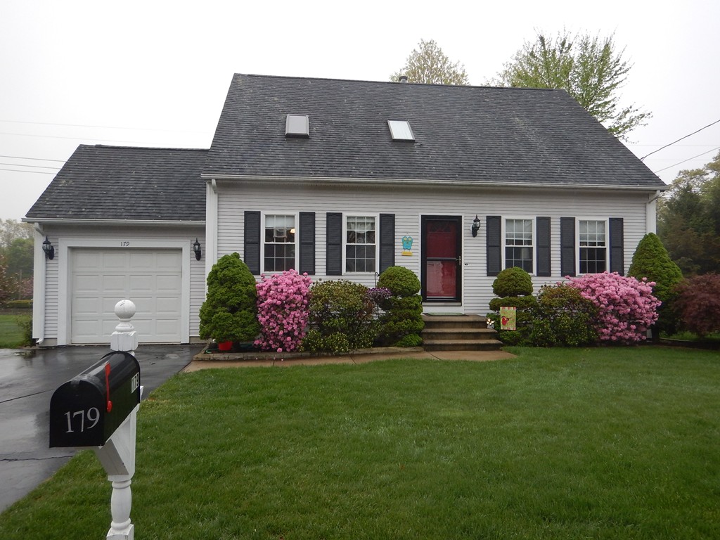179 Lonsdale Farm Road Cumberland, RI 02864 - Photo 2 of 30 Gallery Image 2