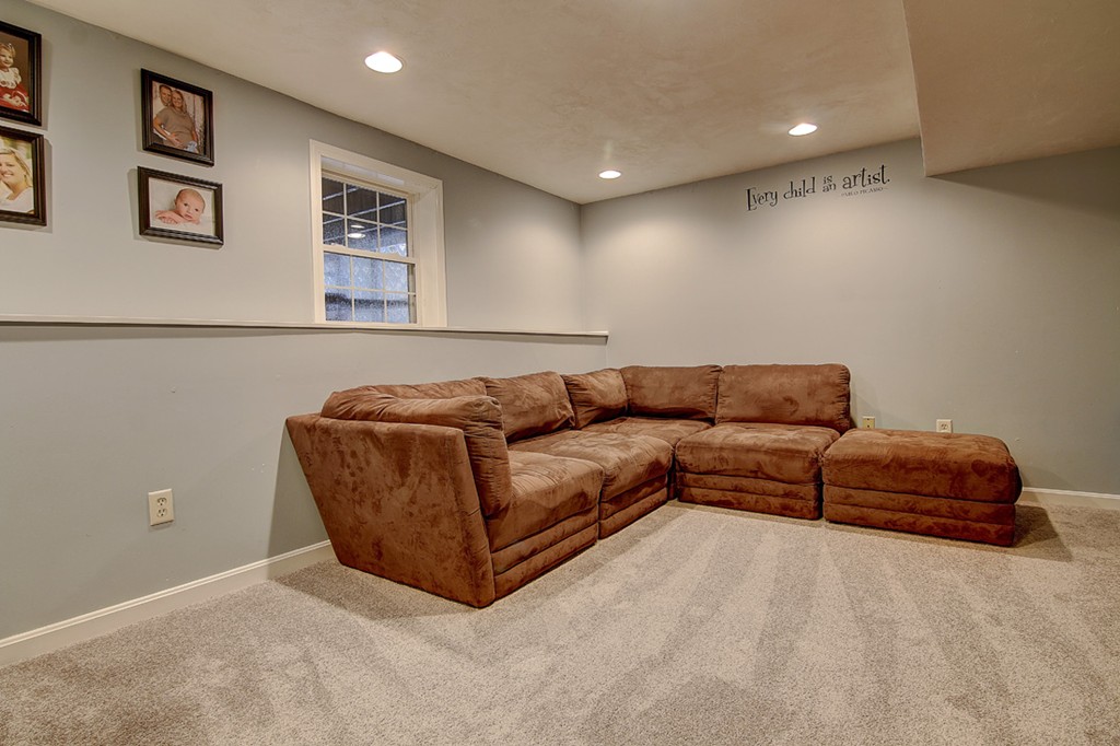 179 Lonsdale Farm Road Cumberland, RI 02864 - Photo 30 of 30 Gallery Image 30