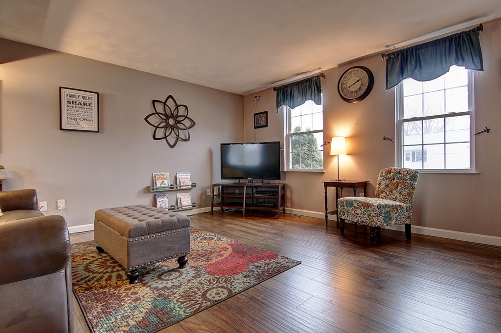 179 Lonsdale Farm Road Cumberland, RI 02864 - Photo 4 of 30 Gallery Image 4