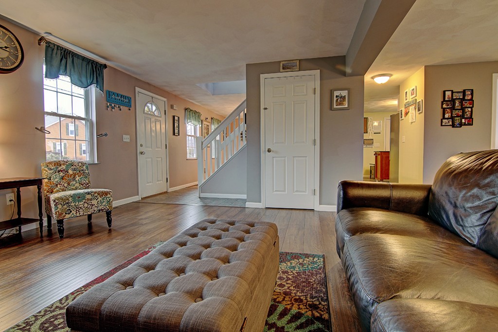 179 Lonsdale Farm Road Cumberland, RI 02864 - Photo 6 of 30 Gallery Image 6