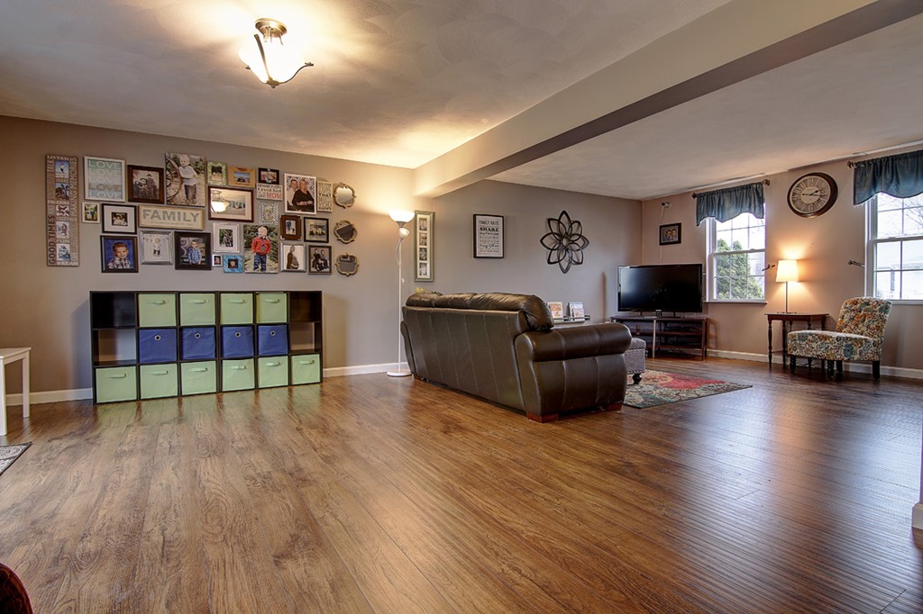 179 Lonsdale Farm Road Cumberland, RI 02864 - Photo 8 of 30 Gallery Image 8