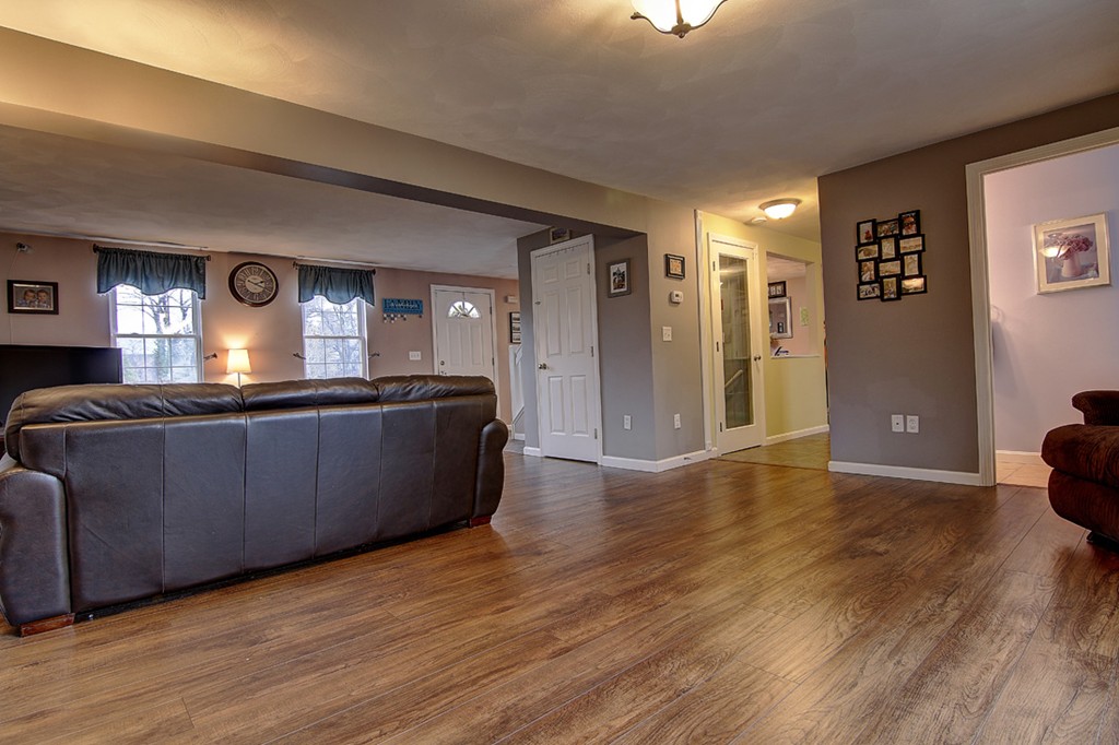 179 Lonsdale Farm Road Cumberland, RI 02864 - Photo 9 of 30 Gallery Image 9