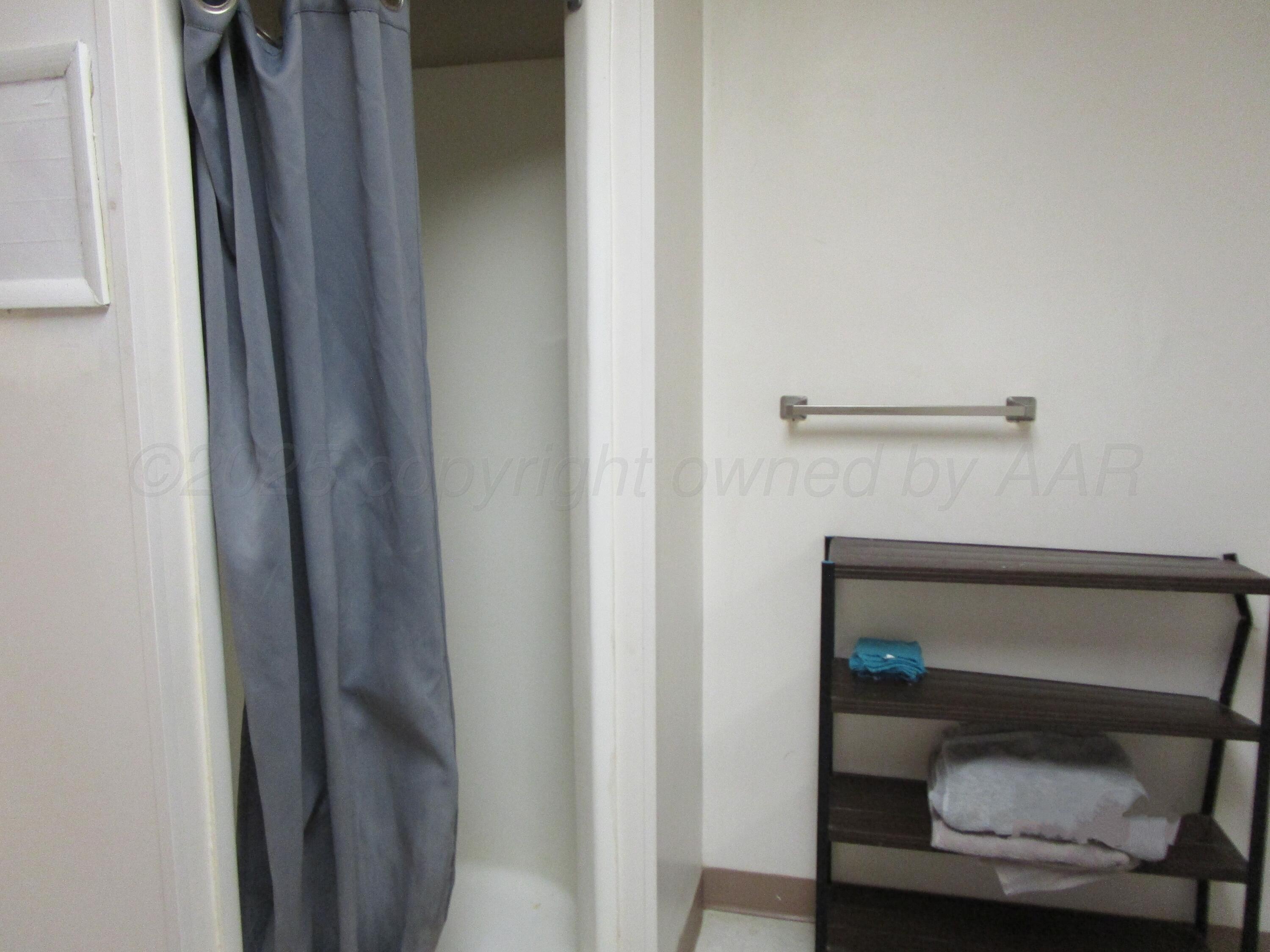 702 Deahl Street Borger, TX 79007 - Photo 7 of 7 Shower