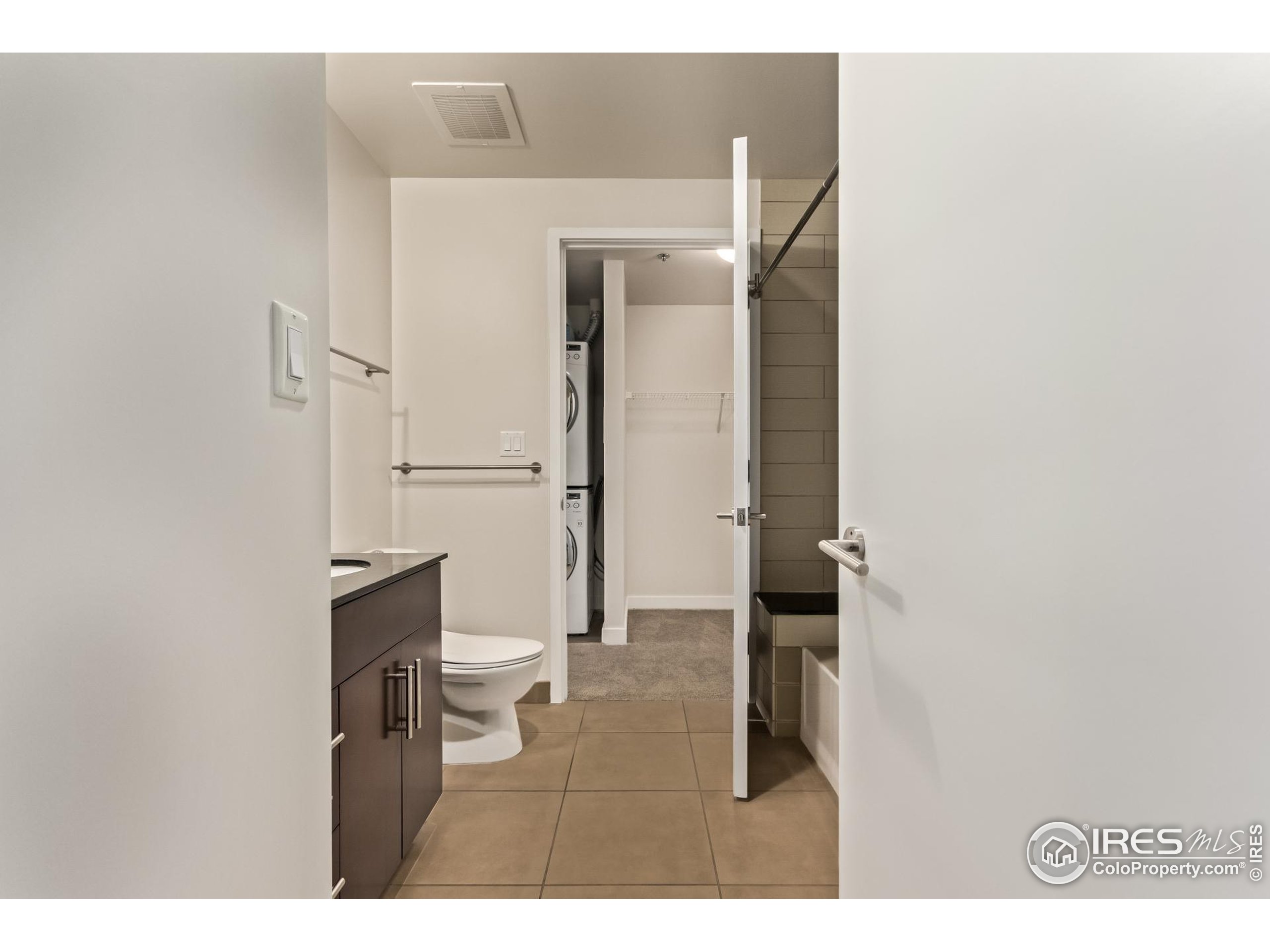 891 14th Street, Unit 3904 Denver, CO 80202 - Photo 6 of 39 a bathroom with a toilet