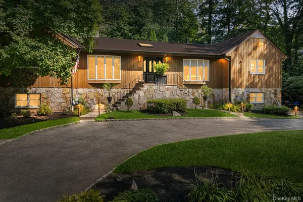 $1,799,999 | 23 Medford Lane, Scarsdale, NY 10583