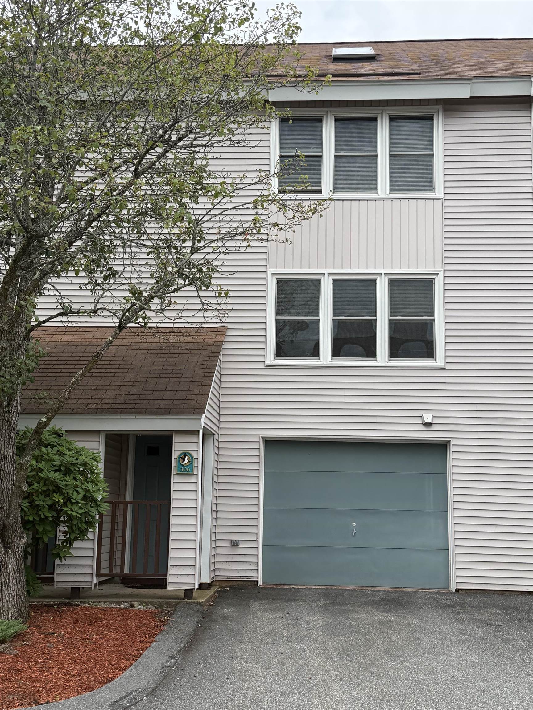 306 Circle Road Manchester, NH 03103 - Photo 1 of 21 Gallery Image 1