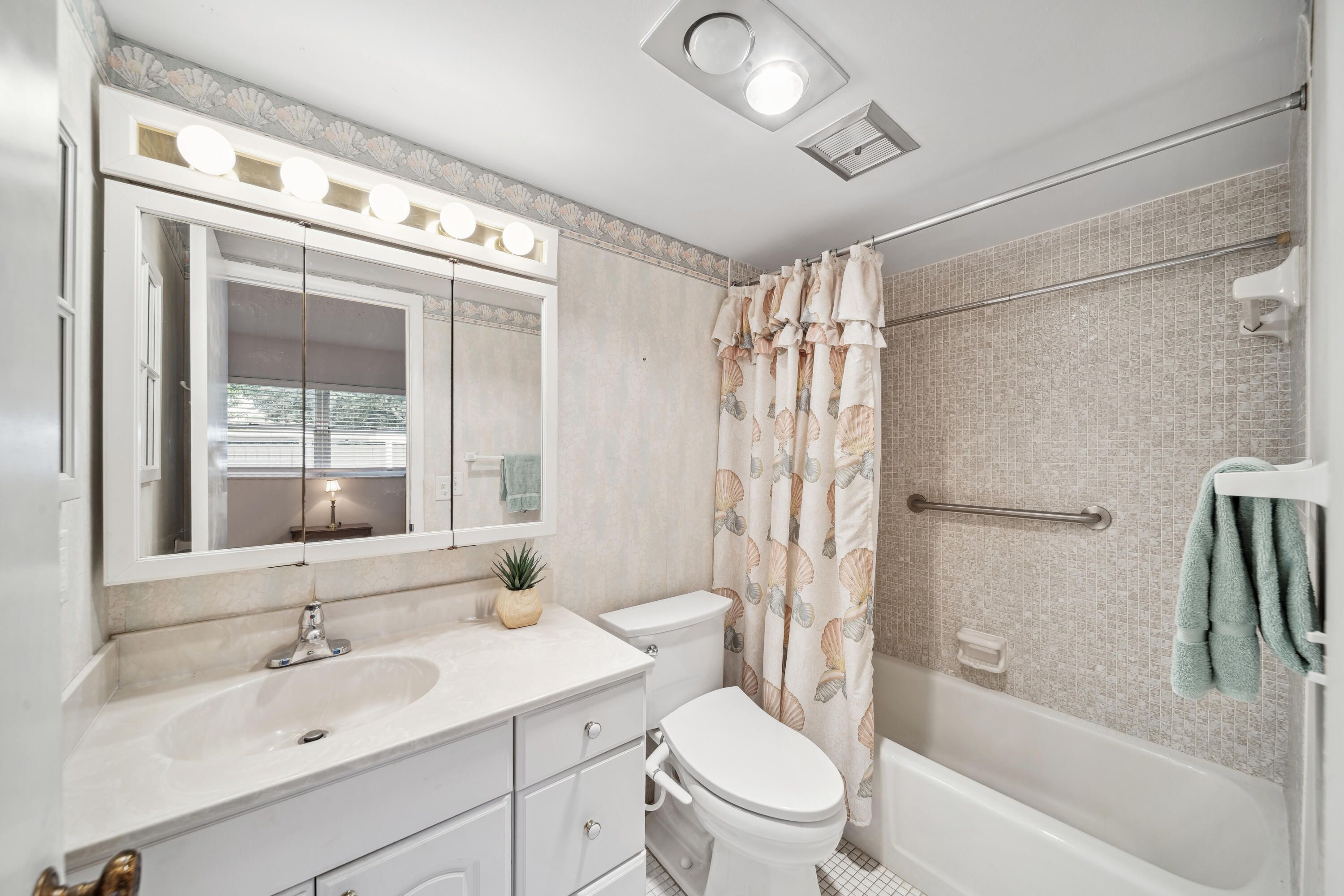 555 Northwest 4th Avenue, Unit 1240 Boca Raton, FL 33432 - Photo 11 of 31 2nd Full BA