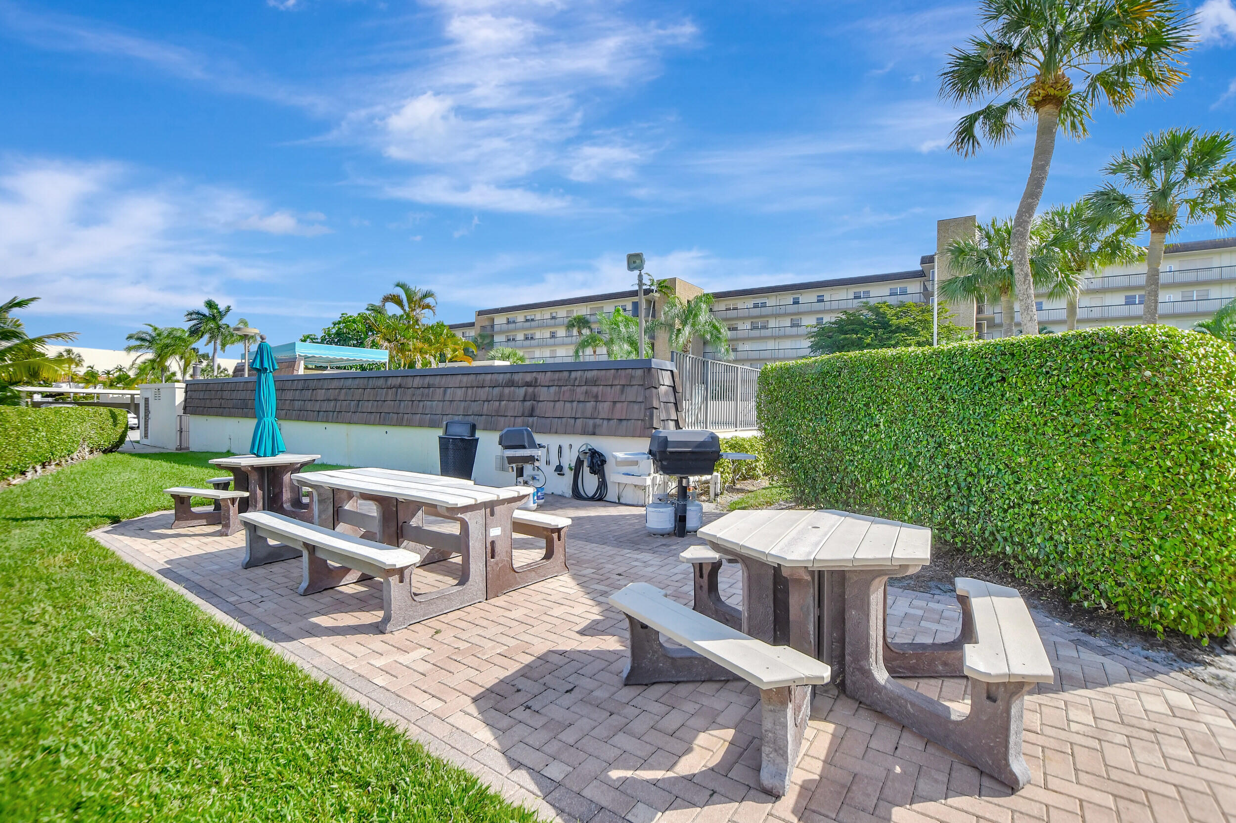 555 Northwest 4th Avenue, Unit 1240 Boca Raton, FL 33432 - Photo 17 of 31 Barbeque Area